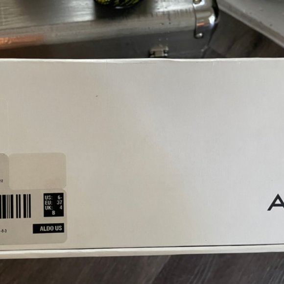 New ALDO OLMOS black lace and neon yellow 6.5/37 - Picture 9 of 10